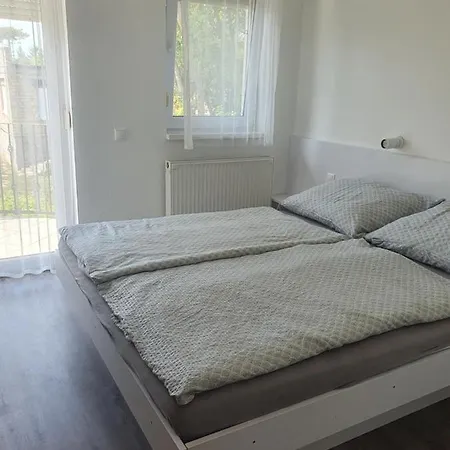 Lägenhet Maja Apartmanhaz *