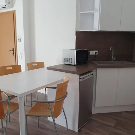 Apartment Maja Apartmanhaz *